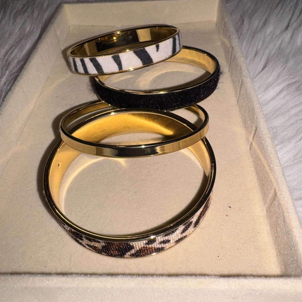 Elegant Gold and Black Patterned Bangle Set